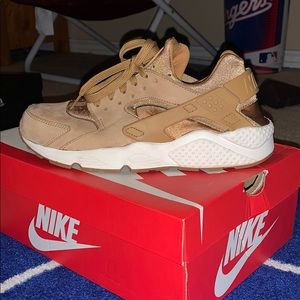 Nike hurache men’s sneakers